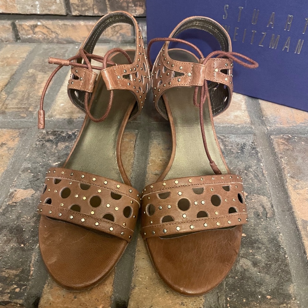 Stuart Weitzman Circular open toe sandal with kitten heels Toffee Size 9.5